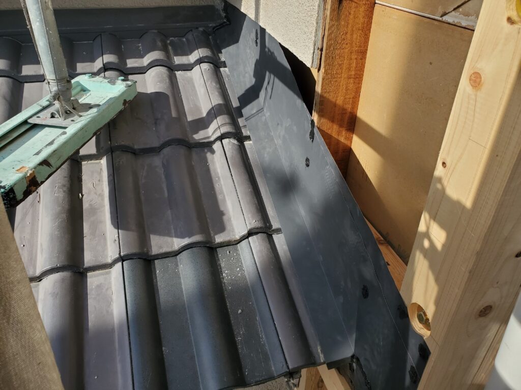 屋根工事　雨漏り修理